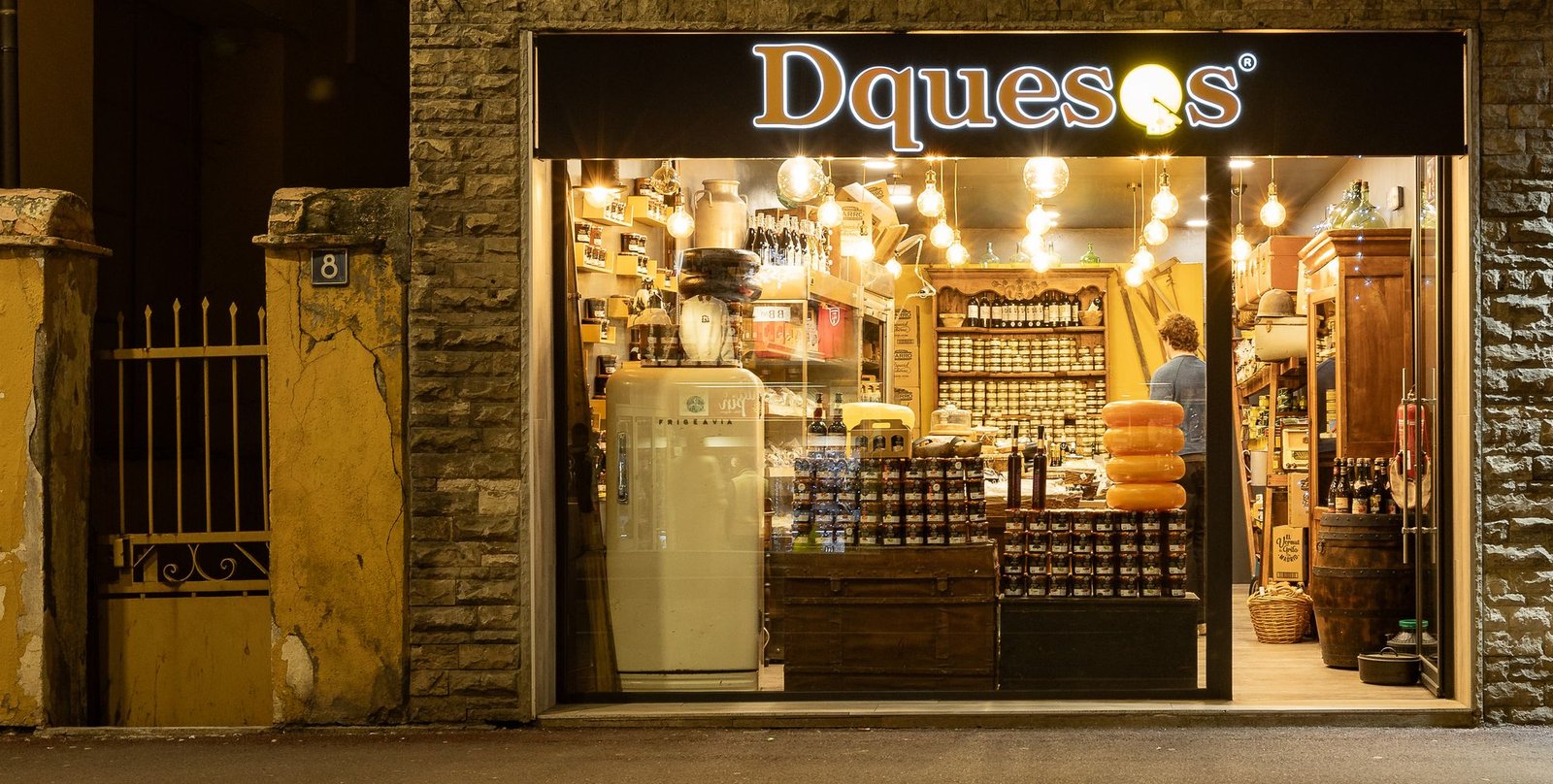 Concepto de diseño para la quesería Dquesos